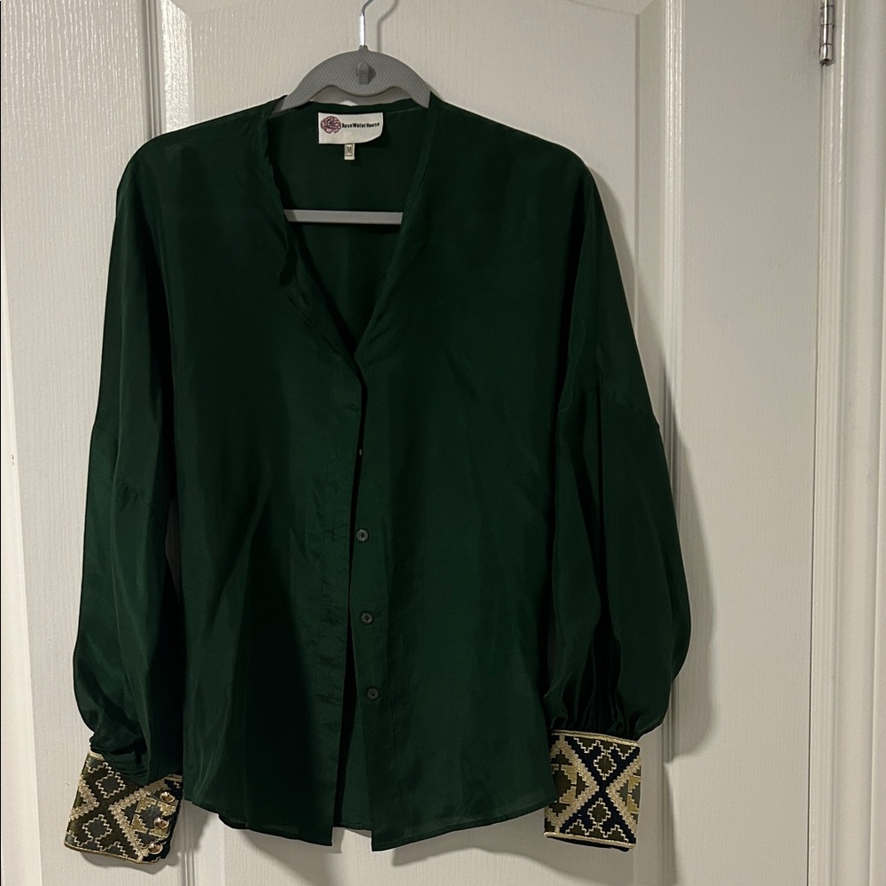 Elegant Green Blouse with Patterned Cuffs